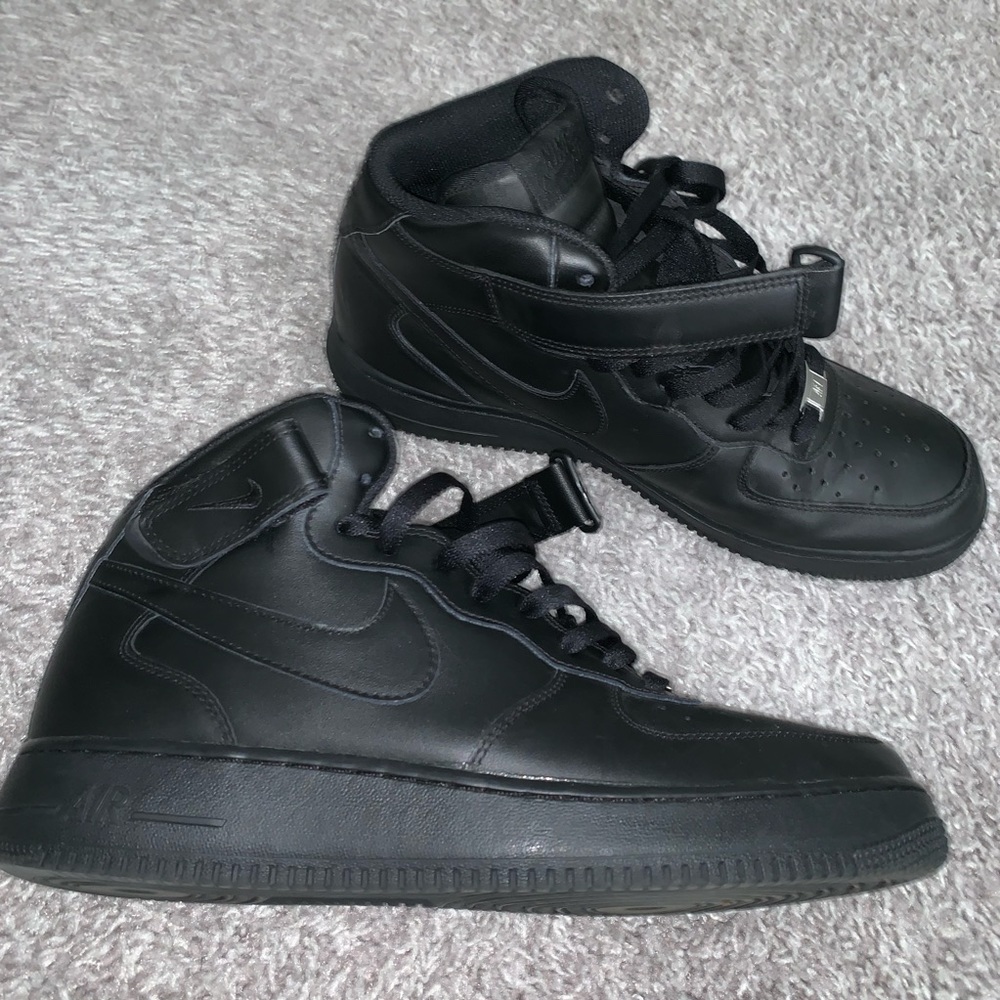 nike air force black mid-top
